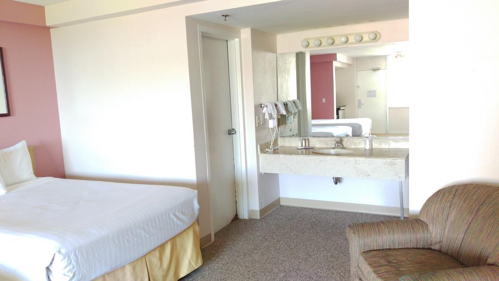 Magnuson Hotel Clearwater Beach Exterior photo