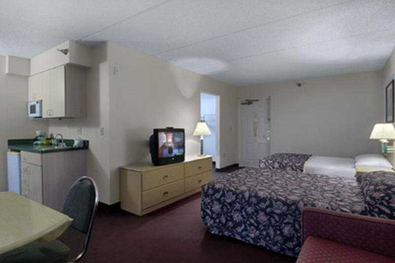 Magnuson Hotel Clearwater Beach Room photo